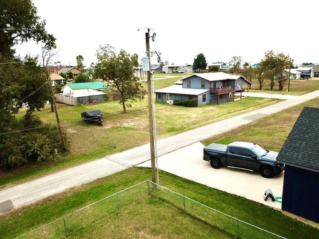 124 Fourth Ave, Onalaska, TX 77360