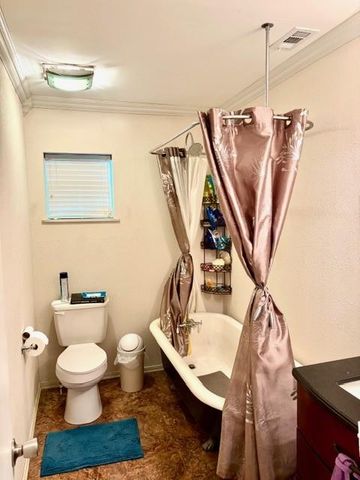 124 Fourth Ave, Onalaska, TX 77360