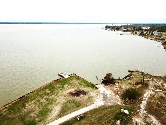 124 Fourth Ave, Onalaska, TX 77360