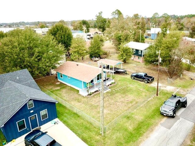 124 Fourth Ave, Onalaska, TX 77360