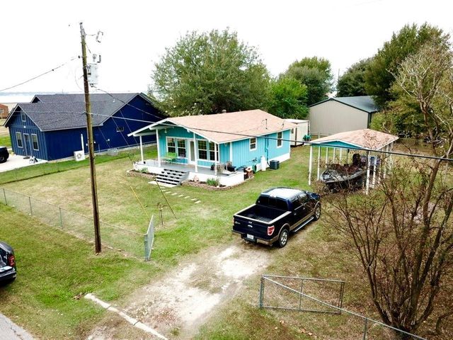 124 Fourth Ave, Onalaska, TX 77360