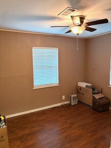 124 Fourth Ave, Onalaska, TX 77360