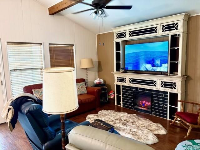 124 Fourth Ave, Onalaska, TX 77360