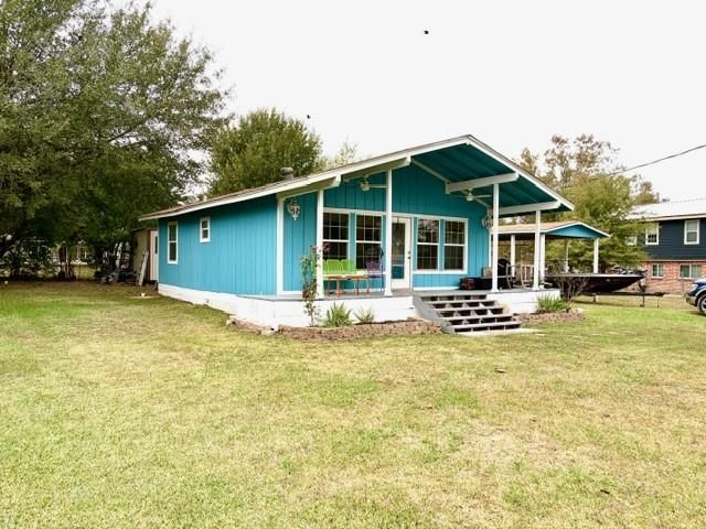 124 Fourth Ave, Onalaska, TX 77360