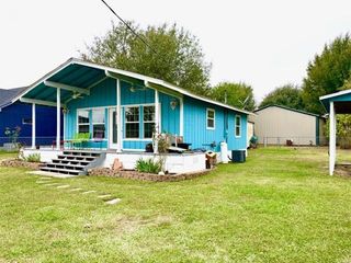 124 Fourth Ave, Onalaska, TX 77360