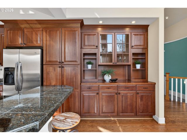 9942 Nw JUSTUS Ln, Portland, OR 97229