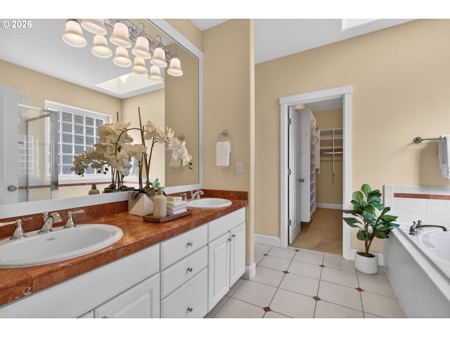 9942 Nw JUSTUS Ln, Portland, OR 97229