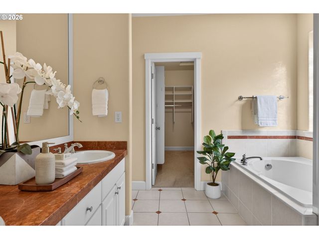 9942 Nw JUSTUS Ln, Portland, OR 97229