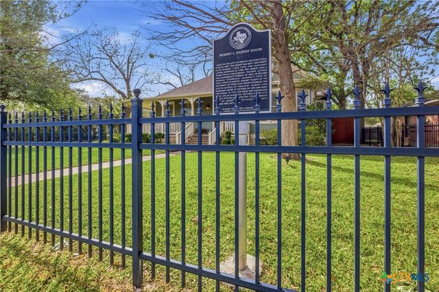 801 N Craig Street, Victoria, TX 77901