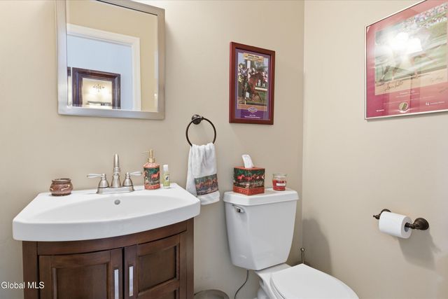 7 Bluebird Court, Saratoga Springs, NY 12866