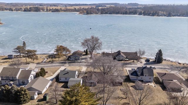 337 Lake DRIVE, Random Lake, WI 53075