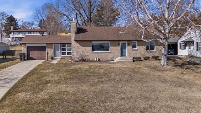 337 Lake DRIVE, Random Lake, WI 53075