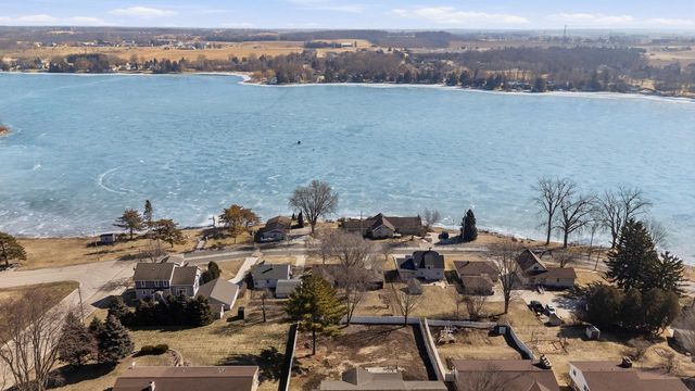 337 Lake DRIVE, Random Lake, WI 53075