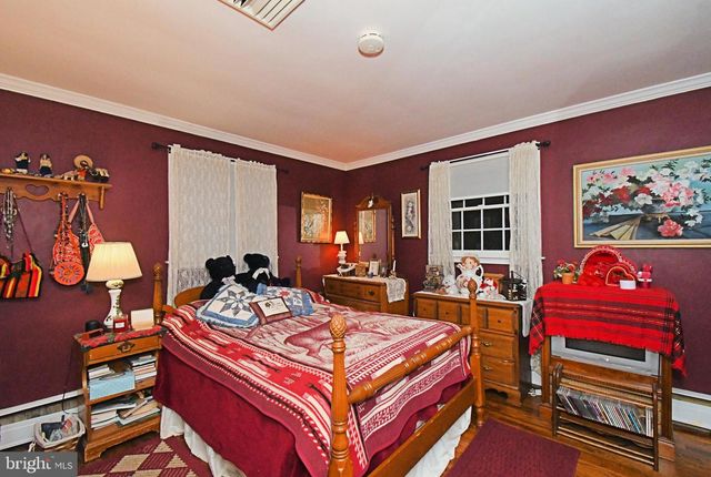 238 W SCHWENKMILL RD, Perkasie, PA 18944