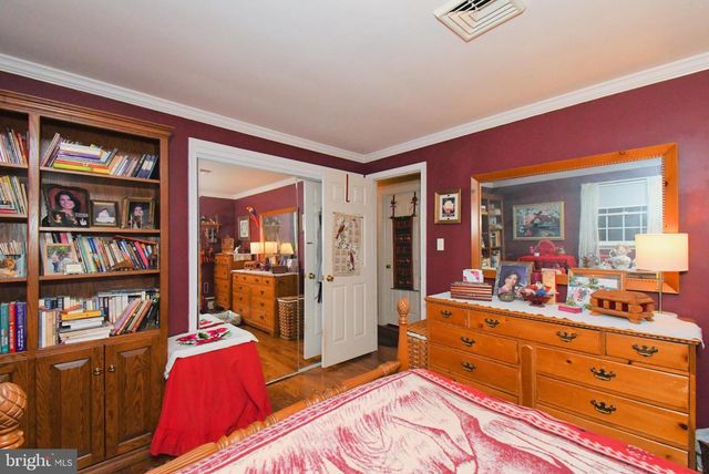 238 W SCHWENKMILL RD, Perkasie, PA 18944
