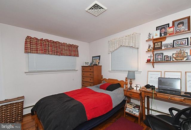 238 W SCHWENKMILL RD, Perkasie, PA 18944