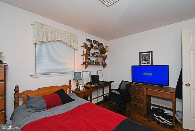 238 W SCHWENKMILL RD, Perkasie, PA 18944