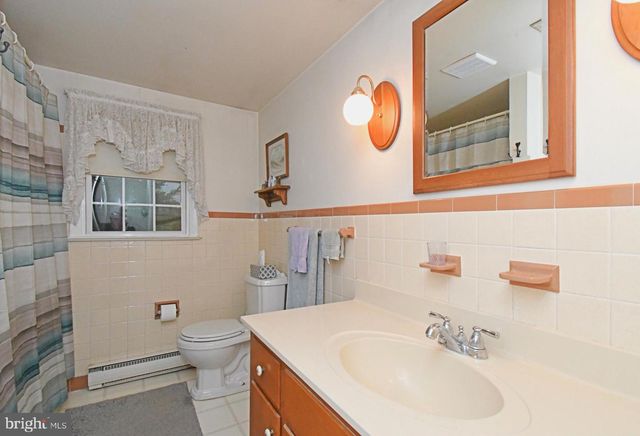 238 W SCHWENKMILL RD, Perkasie, PA 18944