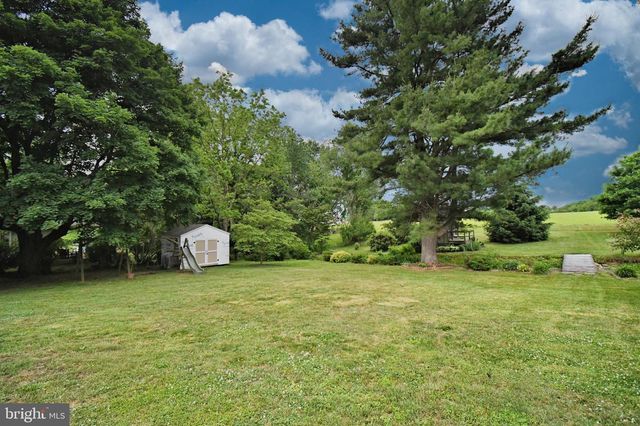 238 W SCHWENKMILL RD, Perkasie, PA 18944