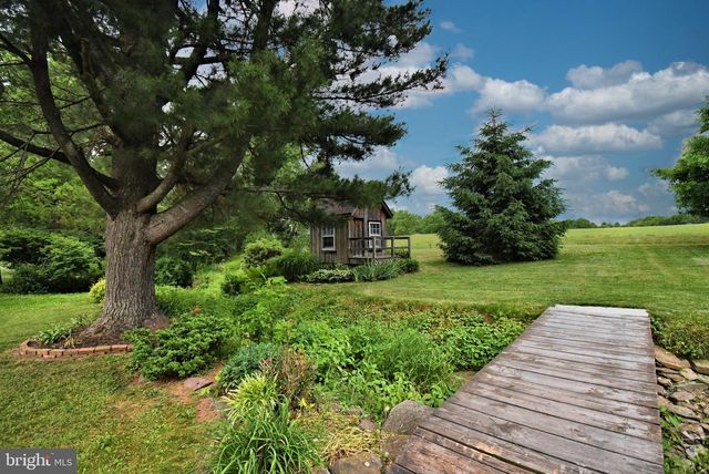 238 W SCHWENKMILL RD, Perkasie, PA 18944