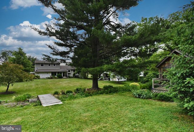 238 W SCHWENKMILL RD, Perkasie, PA 18944