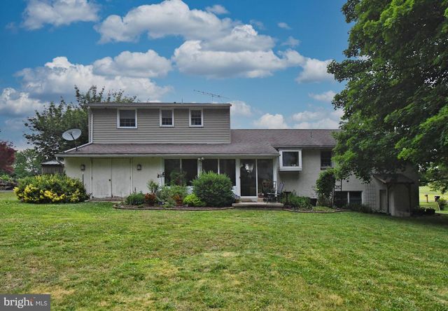 238 W SCHWENKMILL RD, Perkasie, PA 18944