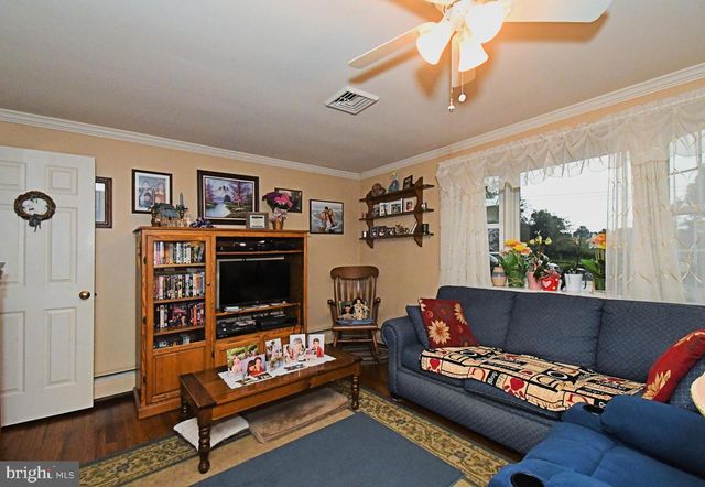 238 W SCHWENKMILL RD, Perkasie, PA 18944