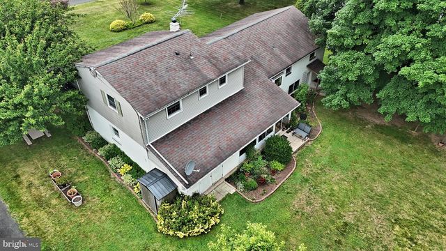 238 W SCHWENKMILL RD, Perkasie, PA 18944