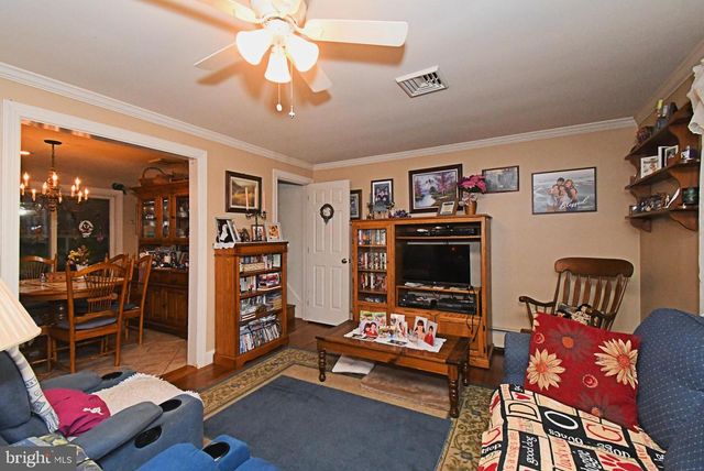 238 W SCHWENKMILL RD, Perkasie, PA 18944