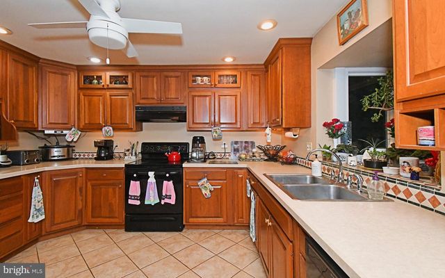 238 W SCHWENKMILL RD, Perkasie, PA 18944