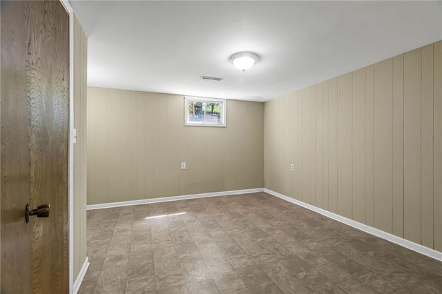 401 Smiley Road, Liberty, MO 64068