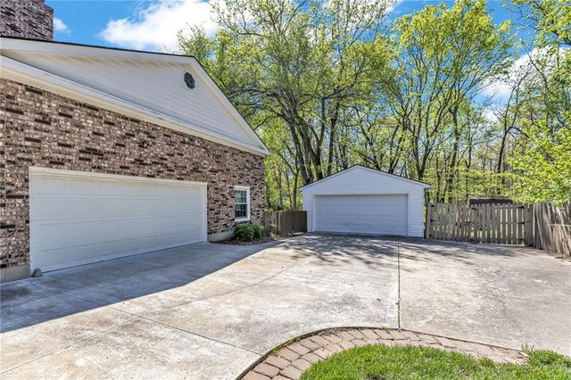 401 Smiley Road, Liberty, MO 64068