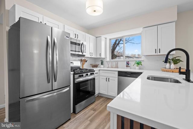 12 HERON CT, Newark, DE 19702