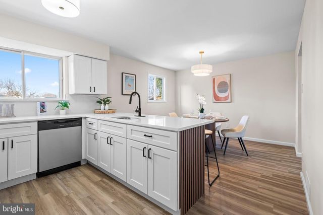 12 HERON CT, Newark, DE 19702