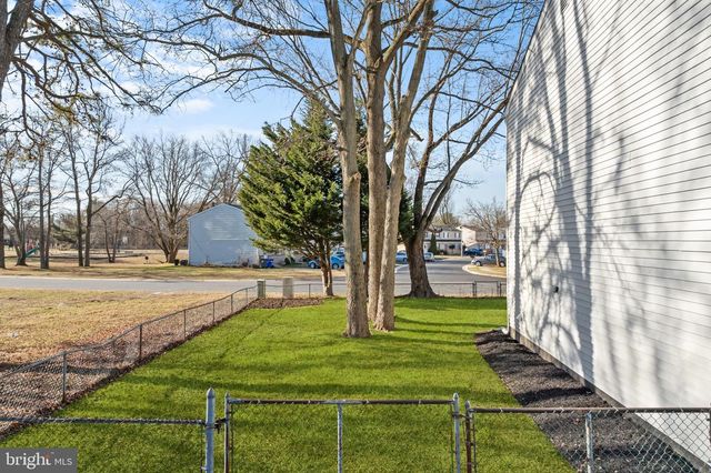 12 HERON CT, Newark, DE 19702