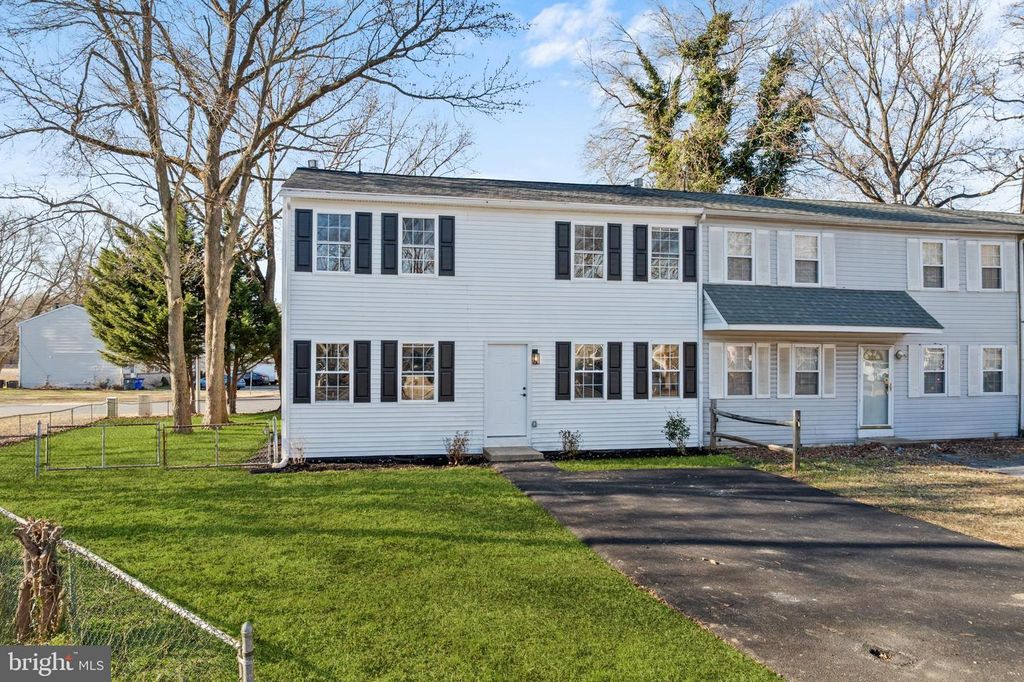 12 HERON CT, Newark, DE 19702