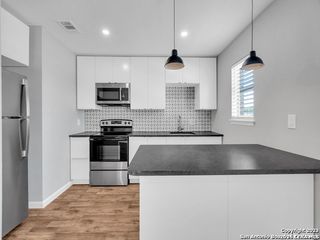 911 Vance Jackson Rd Apt 206J, San Antonio, TX 78201