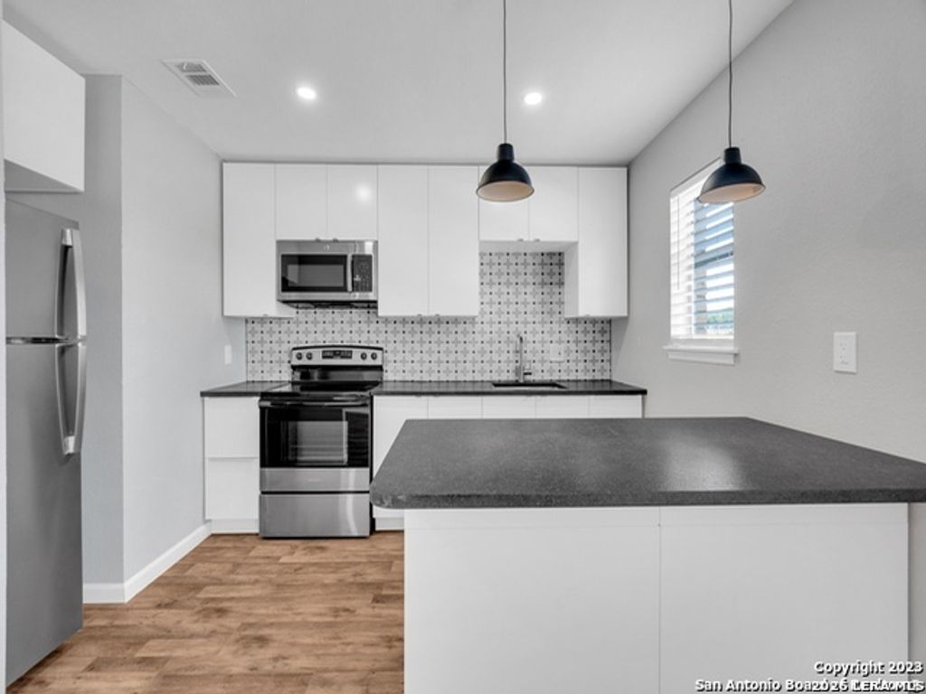 911 Vance Jackson Rd Apt 206J, San Antonio, TX 78201