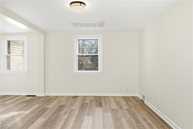 2 Park Manor RD, Portsmouth, VA 23701