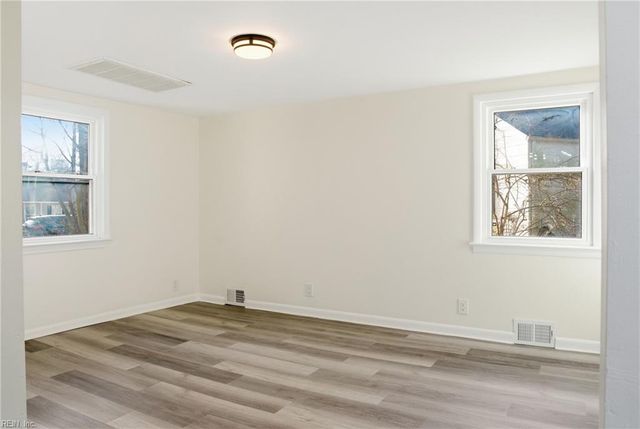 2 Park Manor RD, Portsmouth, VA 23701