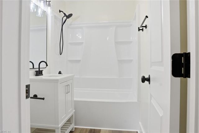 2 Park Manor RD, Portsmouth, VA 23701