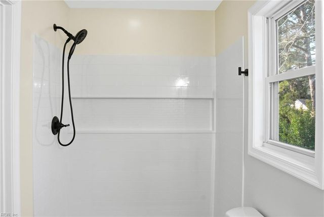 2 Park Manor RD, Portsmouth, VA 23701