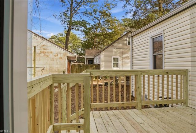 2 Park Manor RD, Portsmouth, VA 23701