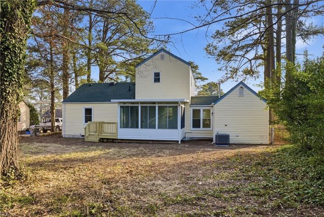 2 Park Manor RD, Portsmouth, VA 23701