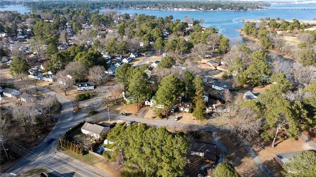 2 Park Manor RD, Portsmouth, VA 23701