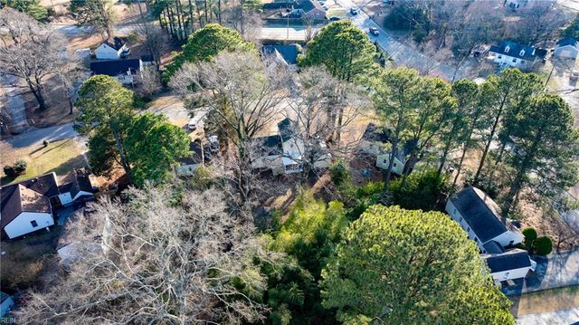 2 Park Manor RD, Portsmouth, VA 23701