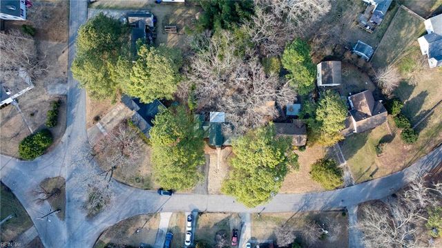 2 Park Manor RD, Portsmouth, VA 23701