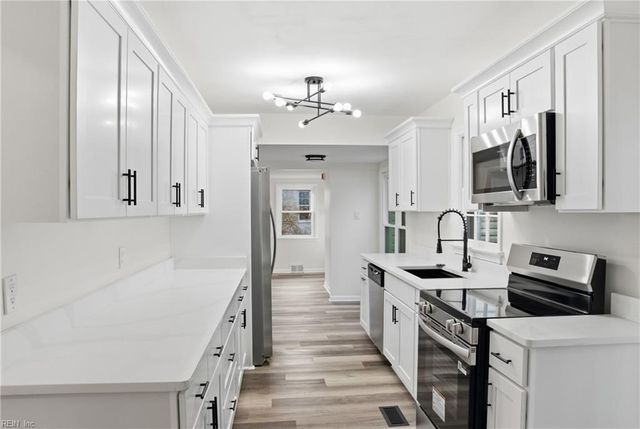 2 Park Manor RD, Portsmouth, VA 23701