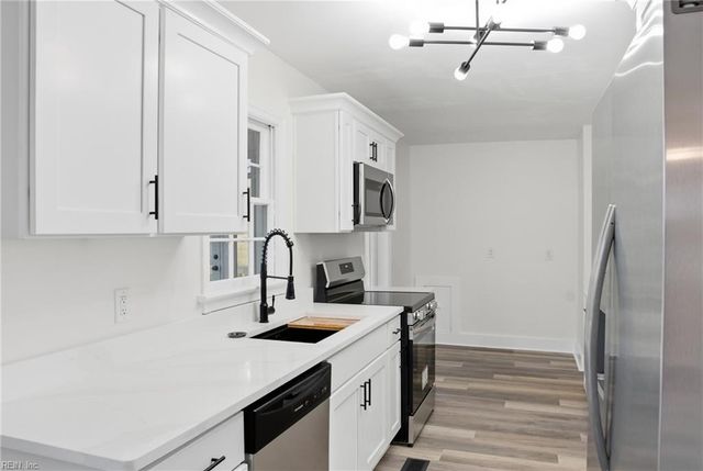 2 Park Manor RD, Portsmouth, VA 23701