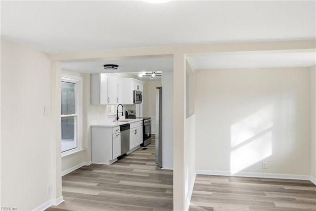 2 Park Manor RD, Portsmouth, VA 23701